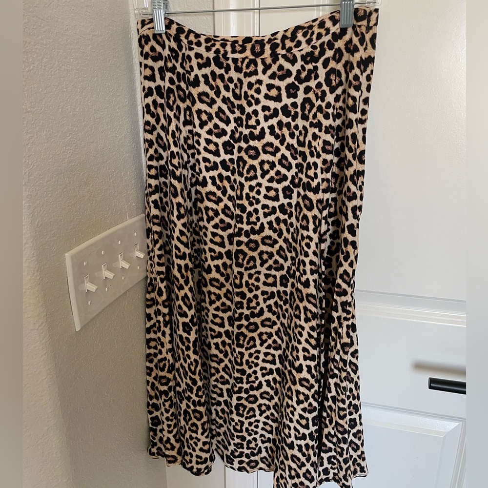 H&M Cheetah skirt. Size 6.